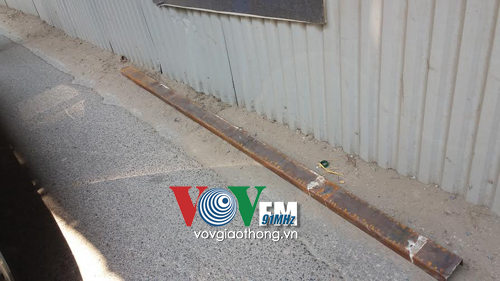 Hà Nội Lại rơi thanh sắt tại công trường đường sắt trên cao